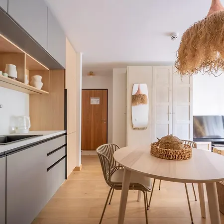 Seaside With Balcony Apartment *
